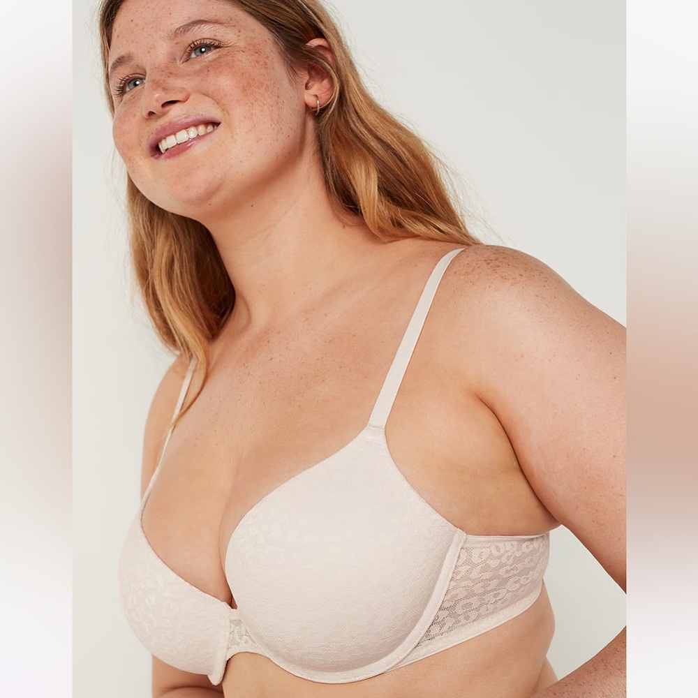 PINK WEAR EVERYWHERE PUSH-UP BRA in coconut lace with cheetah print